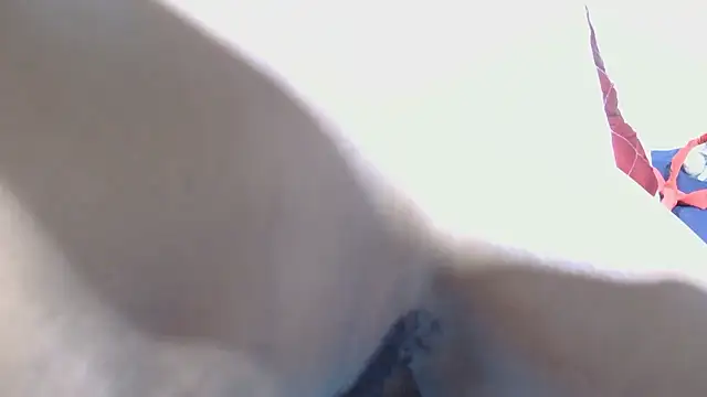 Snapshot of sluttylaura21 chatting on 01-10-26, 05:42 sluttylaura21 online show from 01-10-26, 05:42