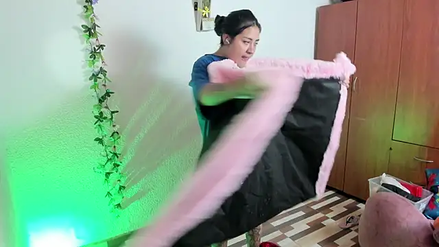 Hanna moore1 online show from 12-19-24, 12:56