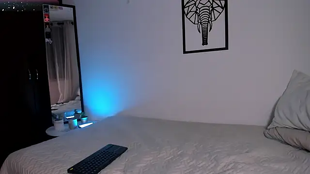 Snapshot of emilybae_ chatting on 10-28-25, 12:47 emilybae online show from 10-28-25, 12:47