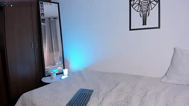 Snapshot of emilybae_ chatting on 11-19-25, 01:05 emilybae online show from 11-19-25, 01:05