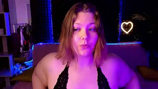 DjennaPalme online show from 10-13-25, 01:38