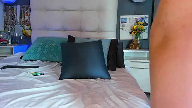 cinthya walker1 online show from 02-12-25, 06:30