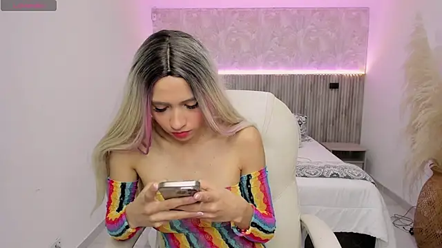 emilly smith 1 online show from 01-15-25, 03:11