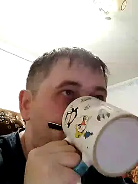 Snapshot of tores992 chatting on 12-18-24, 12:32 tores992 online show from 12-18-24, 12:32