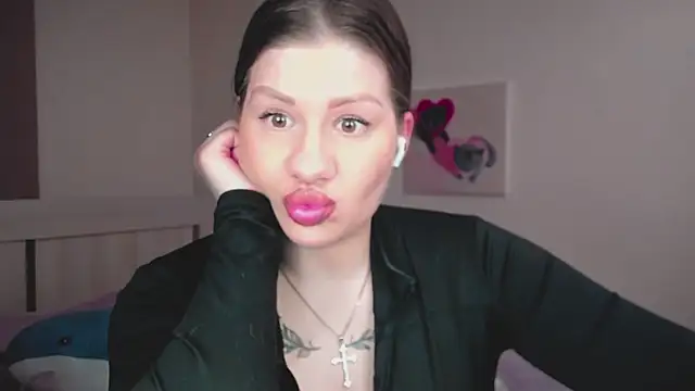 Snapshot of JuicyHelenX chatting on 03-06-26, 12:18 JuicyHelenX online show from 03-06-26, 12:18