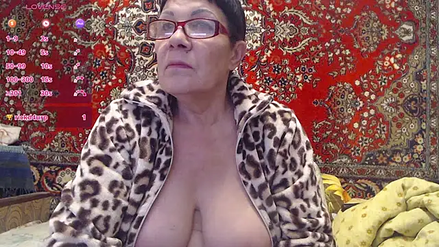 Snapshot of Sandra_Carina chatting on 10-14-25, 01:01 Sandra Carina online show from 10-14-25, 01:01