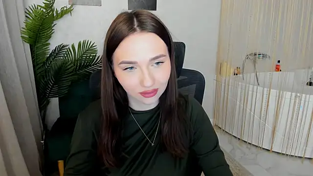 Snapshot of GracefulLook chatting on 11-18-25, 08:13 GracefulLook online show from 11-18-25, 08:13