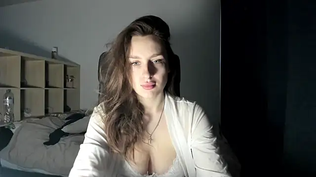Snapshot of Ella___Bell chatting on 02-24-25, 06:27 Ella   Bell online show from 02-24-25, 06:27