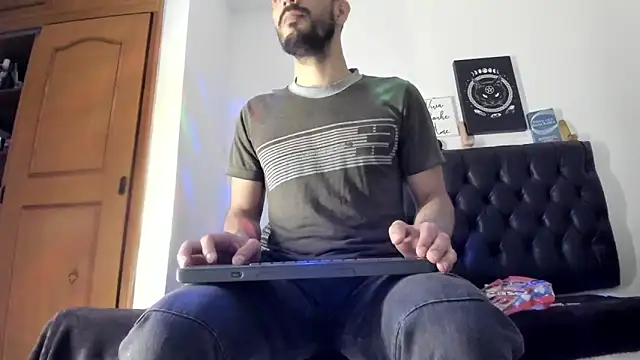 JohanyLatino online show from 01-14-25, 01:04