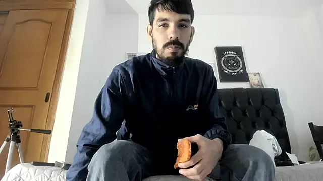 JohanyLatino online show from 01-26-25, 05:55