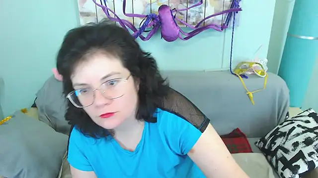 Snapshot of EverlyRays chatting on 12-06-24, 08:37 EverlyRays online show from 12-06-24, 08:37