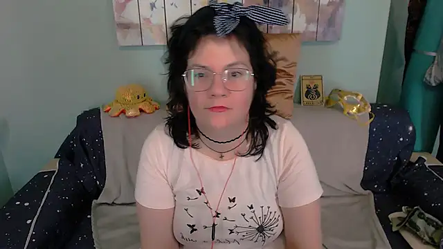 Snapshot of EverlyRays chatting on 10-20-25, 07:58 EverlyRays online show from 10-20-25, 07:58