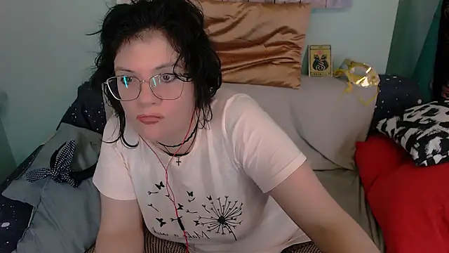 Snapshot of EverlyRays chatting on 10-24-25, 05:09 EverlyRays online show from 10-24-25, 05:09