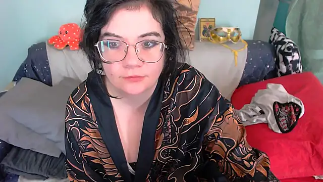 Snapshot of EverlyRays chatting on 10-28-25, 06:21 EverlyRays online show from 10-28-25, 06:21