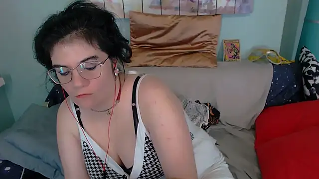 Snapshot of EverlyRays chatting on 11-02-25, 08:22 EverlyRays online show from 11-02-25, 08:22