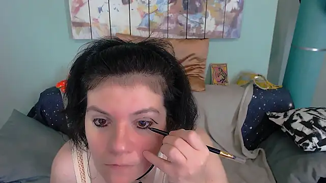 Snapshot of EverlyRays chatting on 11-08-25, 12:05 EverlyRays online show from 11-08-25, 12:05