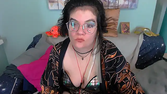 Snapshot of EverlyRays chatting on 11-11-25, 02:06 EverlyRays online show from 11-11-25, 02:06