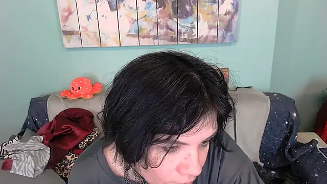 Snapshot of EverlyRays chatting on 12-21-25, 08:43 EverlyRays online show from 12-21-25, 08:43