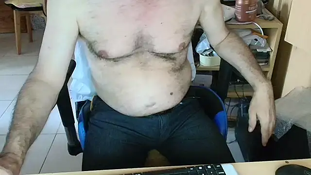 Snapshot of angelgarcia269 chatting on 02-19-26, 11:39 angelgarcia269 online show from 02-19-26, 11:39