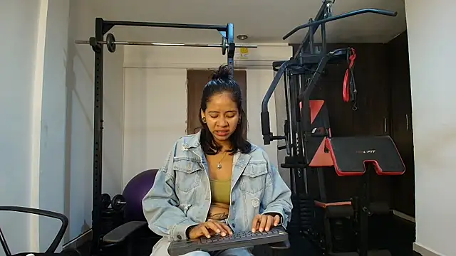 JuliKim  online show from 10-11-25, 12:58