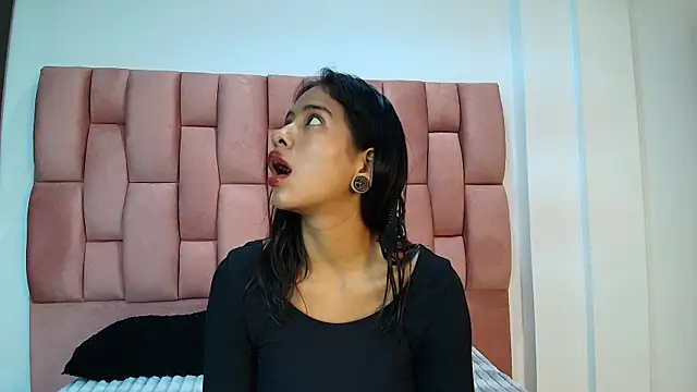 Snapshot of JuliKim_ chatting on 02-18-26, 12:45 JuliKim online show from 02-18-26, 12:45