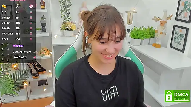  Eliizabeth  online show from 03-18-25, 04:04