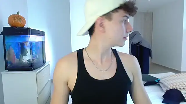 Snapshot of adrian_morelly chatting on 10-28-25, 08:11 adrian morelly online show from 10-28-25, 08:11