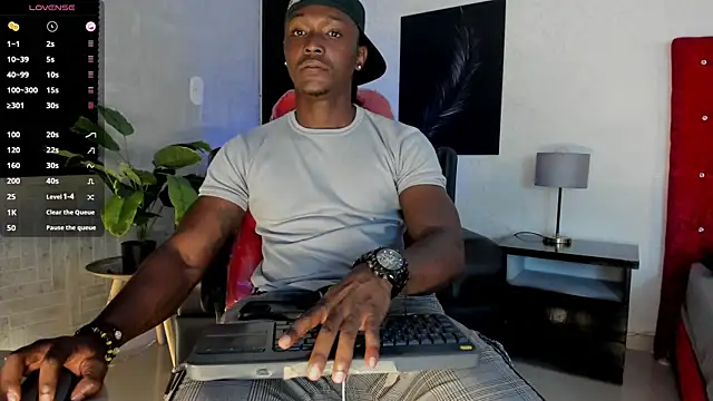 Snapshot of DannSmmith chatting on 02-21-26, 05:08 DannSmmith online show from 02-21-26, 05:08