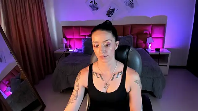 Kristen Garner online show from 10-16-25, 08:10