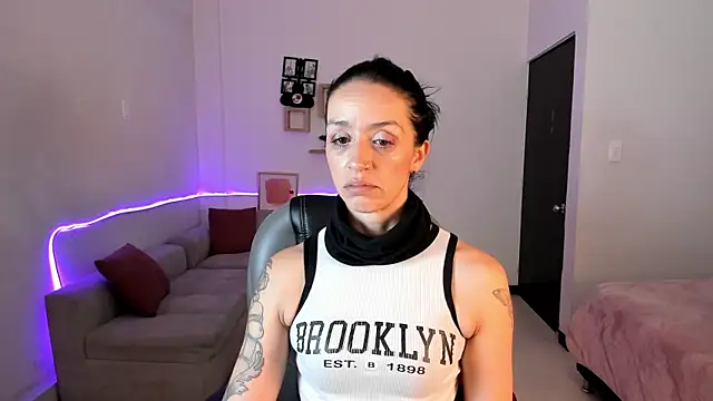 Kristen Garner online show from 12-22-25, 07:11