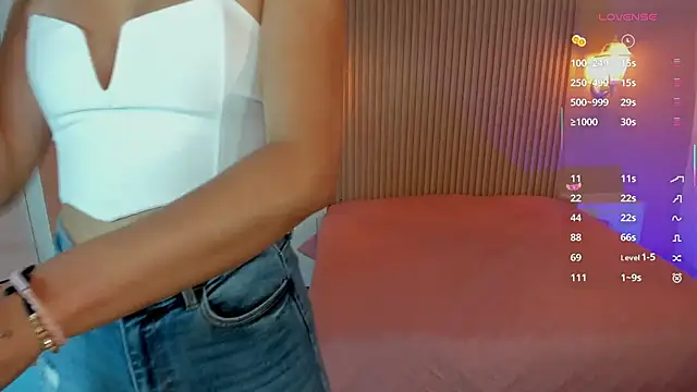 EmilyEvans7 online show from 10-06-25, 05:43