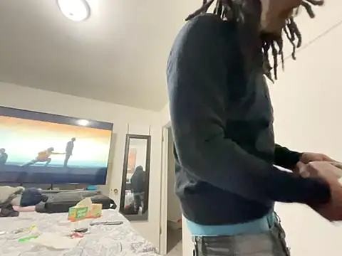 Snapshot of BD2LONG chatting on 10-31-25, 10:33 BD2LONG online show from 10-31-25, 10:33