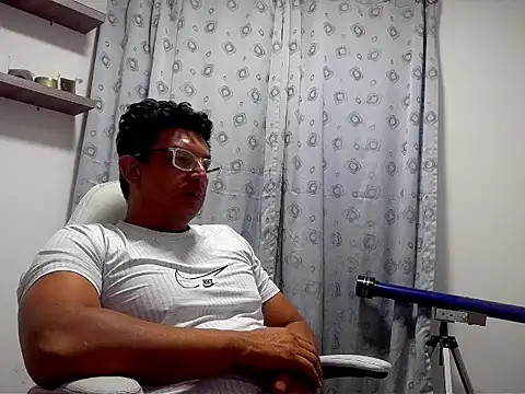 Snapshot of pedropicapi chatting on 10-16-25, 12:11 pedropicapi online show from 10-16-25, 12:11