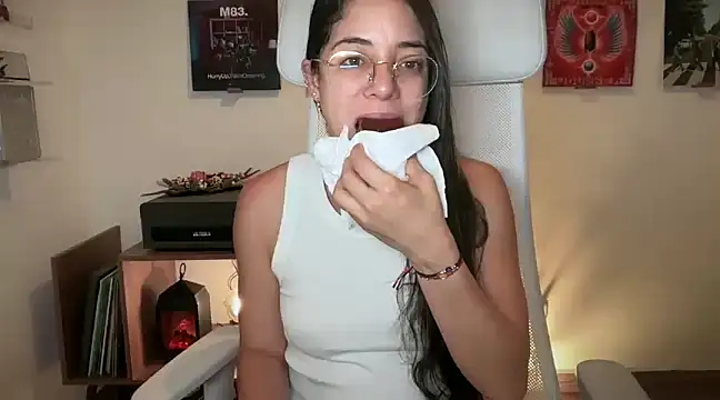 Snapshot of adriana__sosa_ chatting on 01-08-25, 11:09 adriana sosa online show from 01-08-25, 11:09