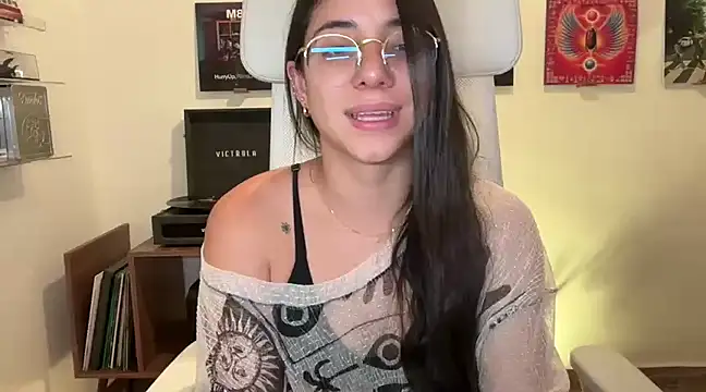 Snapshot of adriana__sosa_ chatting on 01-10-25, 12:17 adriana sosa online show from 01-10-25, 12:17