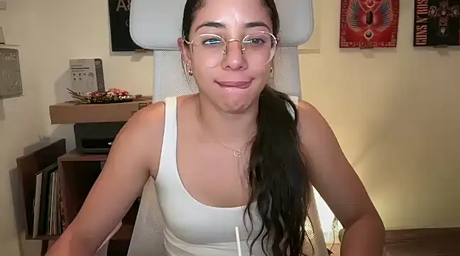 Snapshot of adriana__sosa_ chatting on 01-28-25, 11:17 adriana sosa online show from 01-28-25, 11:17