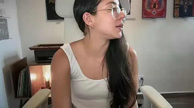 Snapshot of adriana__sosa_ chatting on 02-16-25, 09:27 adriana sosa online show from 02-16-25, 09:27