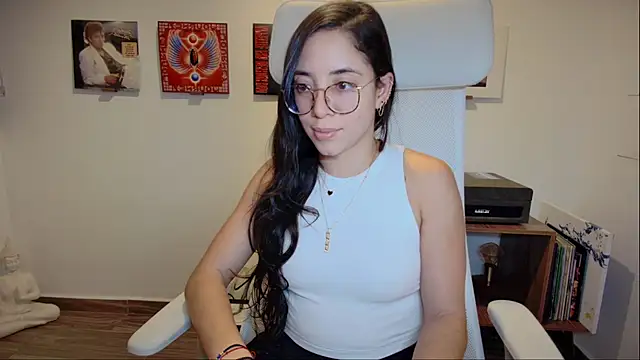 Snapshot of adriana__sosa_ chatting on 12-03-25, 11:58 adriana sosa online show from 12-03-25, 11:58