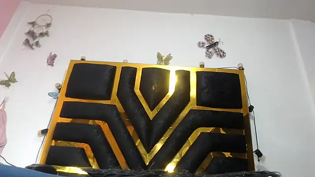 Snapshot of Helennahot chatting on 10-18-25, 06:30 Helennahot online show from 10-18-25, 06:30