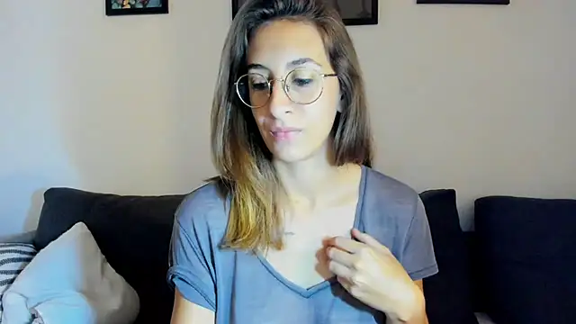 Snapshot of DesireMore90 chatting on 10-16-25, 07:37 DesireMore90 online show from 10-16-25, 07:37