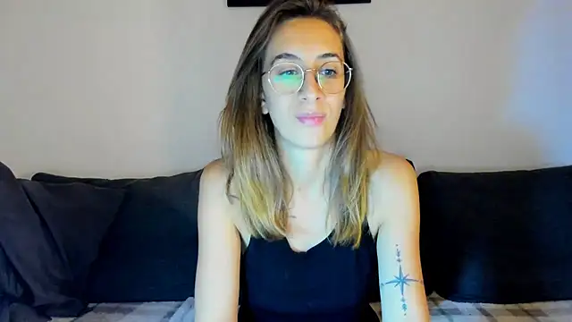 Snapshot of DesireMore90 chatting on 10-23-25, 09:57 DesireMore90 online show from 10-23-25, 09:57