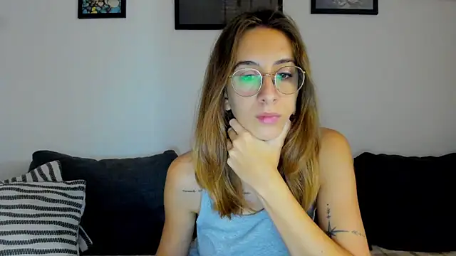 Snapshot of DesireMore90 chatting on 11-10-25, 06:18 DesireMore90 online show from 11-10-25, 06:18