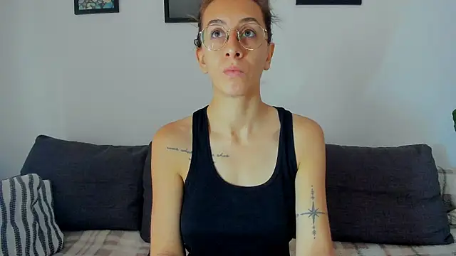 Snapshot of DesireMore90 chatting on 11-25-25, 10:26 DesireMore90 online show from 11-25-25, 10:26