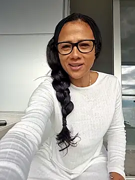 Snapshot of Allana_Squirt chatting on 11-18-25, 09:47 Allana Squirt online show from 11-18-25, 09:47