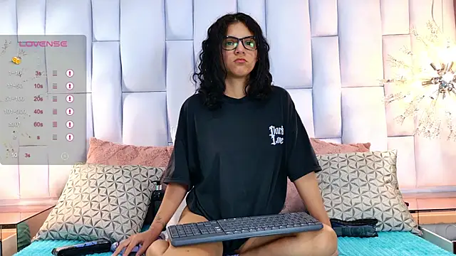 Snapshot of Iris_Ross_ chatting on 11-28-25, 11:35 Iris Ross online show from 11-28-25, 11:35