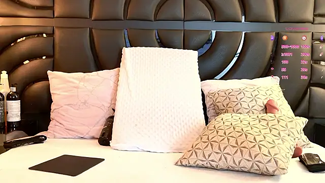 Snapshot of Iris_Ross_ chatting on 03-10-26, 07:19 Iris Ross online show from 03-10-26, 07:19