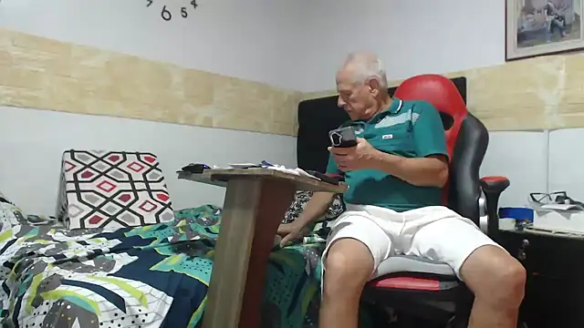 VALENTINO1983  online show from 11-20-25, 02:45