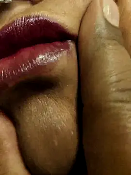 Snapshot of flamingoss chatting on 10-17-25, 08:11 flamingoss online show from 10-17-25, 08:11