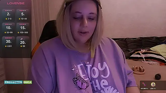 Snapshot of MargoCurves chatting on 12-18-24, 04:06 MargoCurves online show from 12-18-24, 04:06