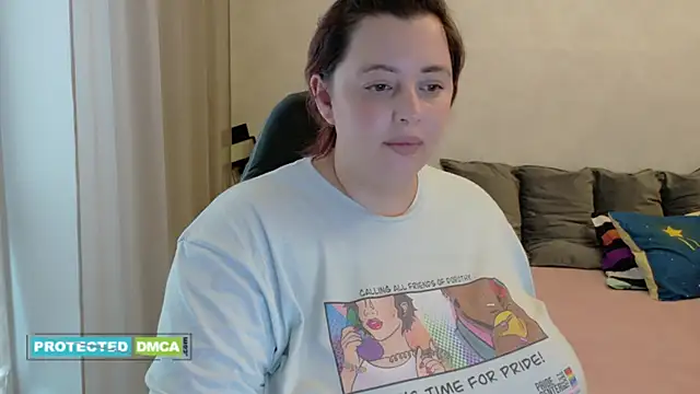 Snapshot of MargoCurves chatting on 01-25-25, 11:44 MargoCurves online show from 01-25-25, 11:44